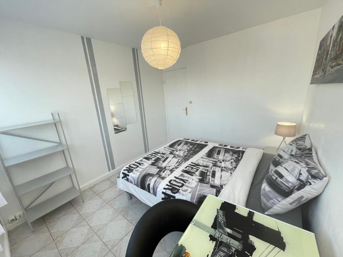 Chambre Privee En Colocation Dans Un Appartement Au Centre De Rillieux La Pape Exteriör bild