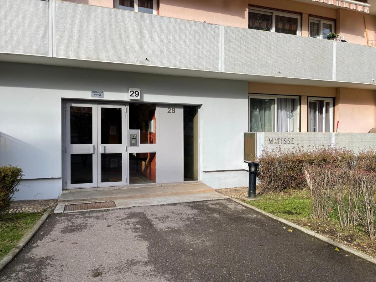 Chambre Privee En Colocation Dans Un Appartement Au Centre De Rillieux La Pape Exteriör bild